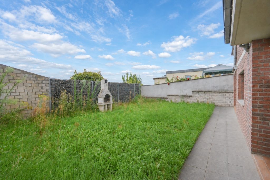 Gütelhöfer Immobilien - Immobilienangebot - Bornheim / Roisdorf - Alle - Singles aufgepasst! Bezugsfreies Apartment mit Terrasse, eigenem Garten und Stellplatz in Roisdorf