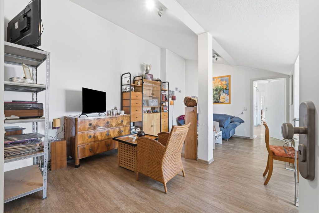 Gütelhöfer Immobilien - Immobilienangebot - Rheinbach / Merzbach - Alle - Moderne 77 m² Wohnung mit großer Dachterrasse in ruhiger Hoflage von Rheinbach-Merzbach