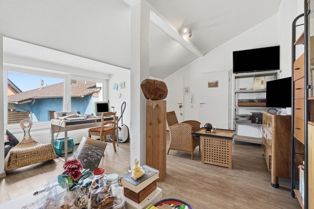 Gütelhöfer Immobilien - Immobilienangebot - Rheinbach / Merzbach - Alle - Moderne 77 m² Wohnung mit großer Dachterrasse in ruhiger Hoflage von Rheinbach-Merzbach