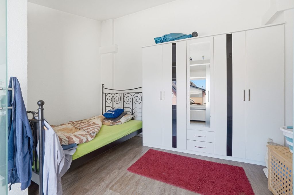 Gütelhöfer Immobilien - Immobilienangebot - Rheinbach / Merzbach - Alle - Moderne 77 m² Wohnung mit großer Dachterrasse in ruhiger Hoflage von Rheinbach-Merzbach