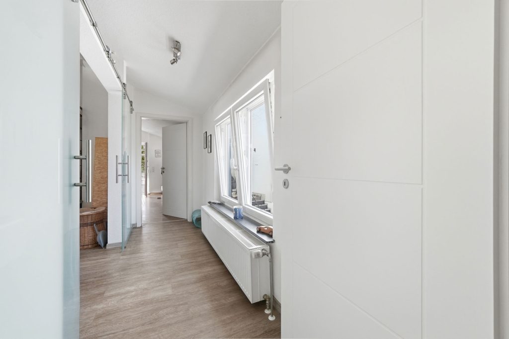 Gütelhöfer Immobilien - Immobilienangebot - Rheinbach / Merzbach - Alle - Moderne 77 m² Wohnung mit großer Dachterrasse in ruhiger Hoflage von Rheinbach-Merzbach