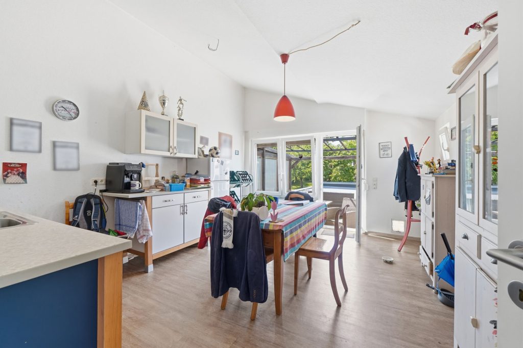 Gütelhöfer Immobilien - Immobilienangebot - Rheinbach / Merzbach - Alle - Moderne 77 m² Wohnung mit großer Dachterrasse in ruhiger Hoflage von Rheinbach-Merzbach
