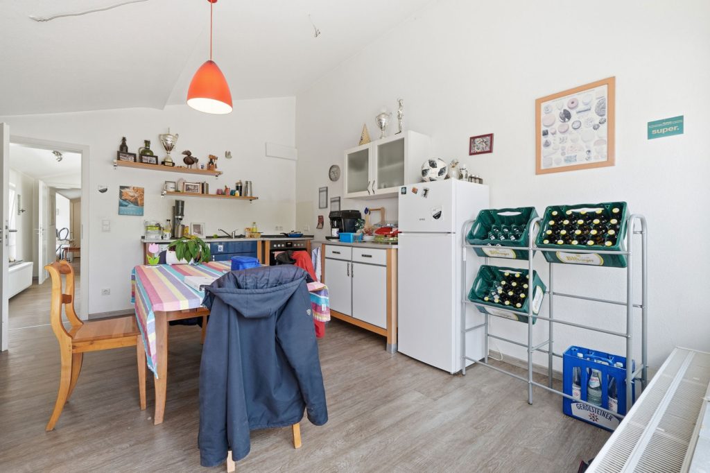 Gütelhöfer Immobilien - Immobilienangebot - Rheinbach / Merzbach - Alle - Moderne 77 m² Wohnung mit großer Dachterrasse in ruhiger Hoflage von Rheinbach-Merzbach