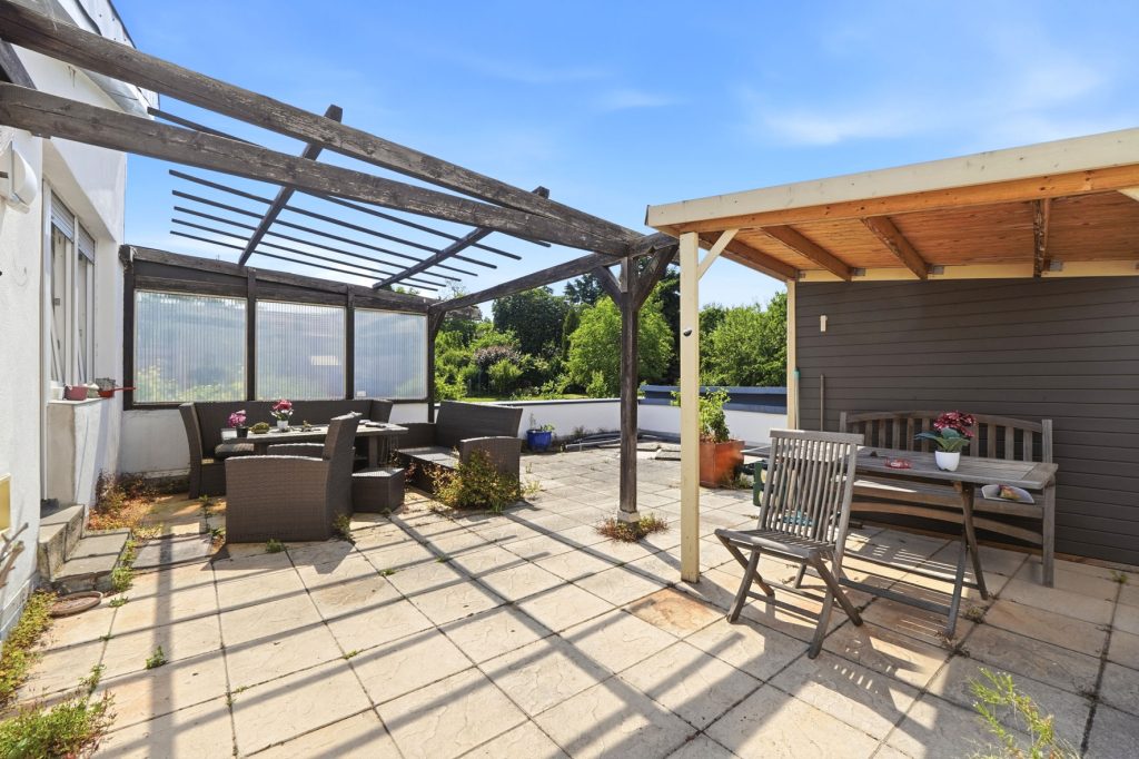 Gütelhöfer Immobilien - Immobilienangebot - Rheinbach / Merzbach - Alle - Moderne 77 m² Wohnung mit großer Dachterrasse in ruhiger Hoflage von Rheinbach-Merzbach