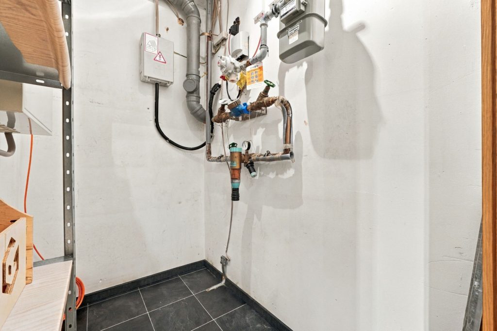 Gütelhöfer Immobilien - Immobilienangebot - Bornheim / Hemmerich - Alle - Für Familien oder Generationen! Modernisisertes Einfamilienhaus mit PV-Anlage auf Erbpachtgrund.