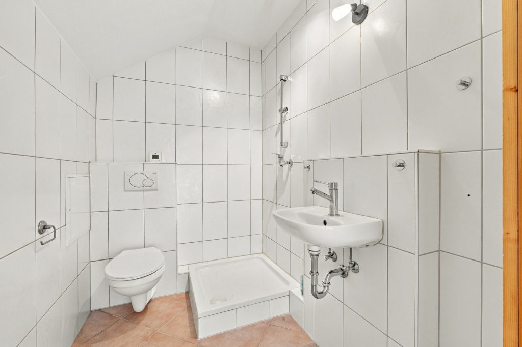 Gütelhöfer Immobilien - Immobilienangebot - Bornheim / Hemmerich - Alle - Für Familien oder Generationen! Modernisisertes Einfamilienhaus mit PV-Anlage auf Erbpachtgrund.