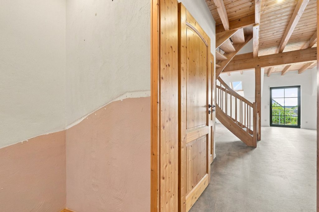 Gütelhöfer Immobilien - Immobilienangebot - Bornheim / Hemmerich - Alle - Für Familien oder Generationen! Modernisisertes Einfamilienhaus mit PV-Anlage auf Erbpachtgrund.