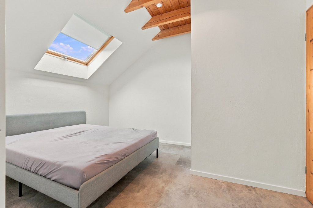 Gütelhöfer Immobilien - Immobilienangebot - Bornheim / Hemmerich - Alle - Für Familien oder Generationen! Modernisisertes Einfamilienhaus mit PV-Anlage auf Erbpachtgrund.