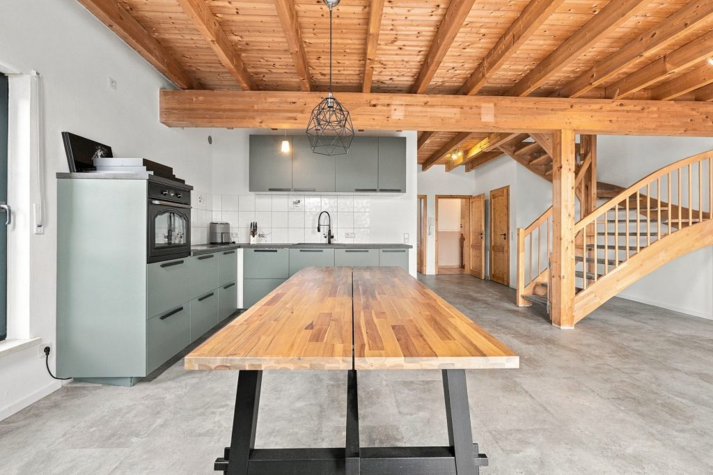 Gütelhöfer Immobilien - Immobilienangebot - Bornheim / Hemmerich - Alle - Für Familien oder Generationen! Modernisisertes Einfamilienhaus mit PV-Anlage auf Erbpachtgrund.