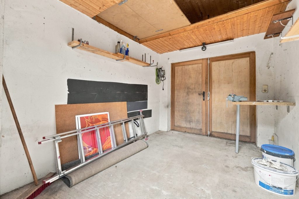 Gütelhöfer Immobilien - Immobilienangebot - Bornheim / Hemmerich - Alle - Für Familien oder Generationen! Modernisisertes Einfamilienhaus mit PV-Anlage auf Erbpachtgrund.