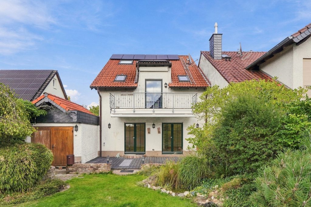 Gütelhöfer Immobilien - Immobilienangebot - Bornheim / Hemmerich - Alle - Für Familien oder Generationen! Modernisisertes Einfamilienhaus mit PV-Anlage auf Erbpachtgrund.