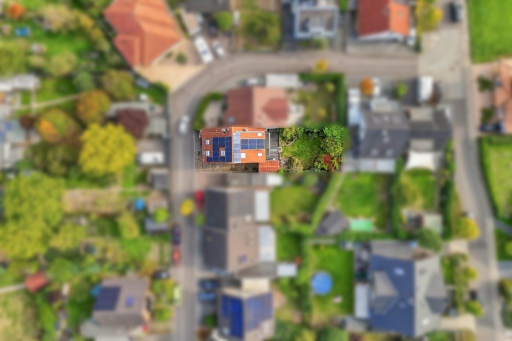 Gütelhöfer Immobilien - Immobilienangebot - Bornheim / Hemmerich - Alle - Für Familien oder Generationen! Modernisisertes Einfamilienhaus mit PV-Anlage auf Erbpachtgrund.