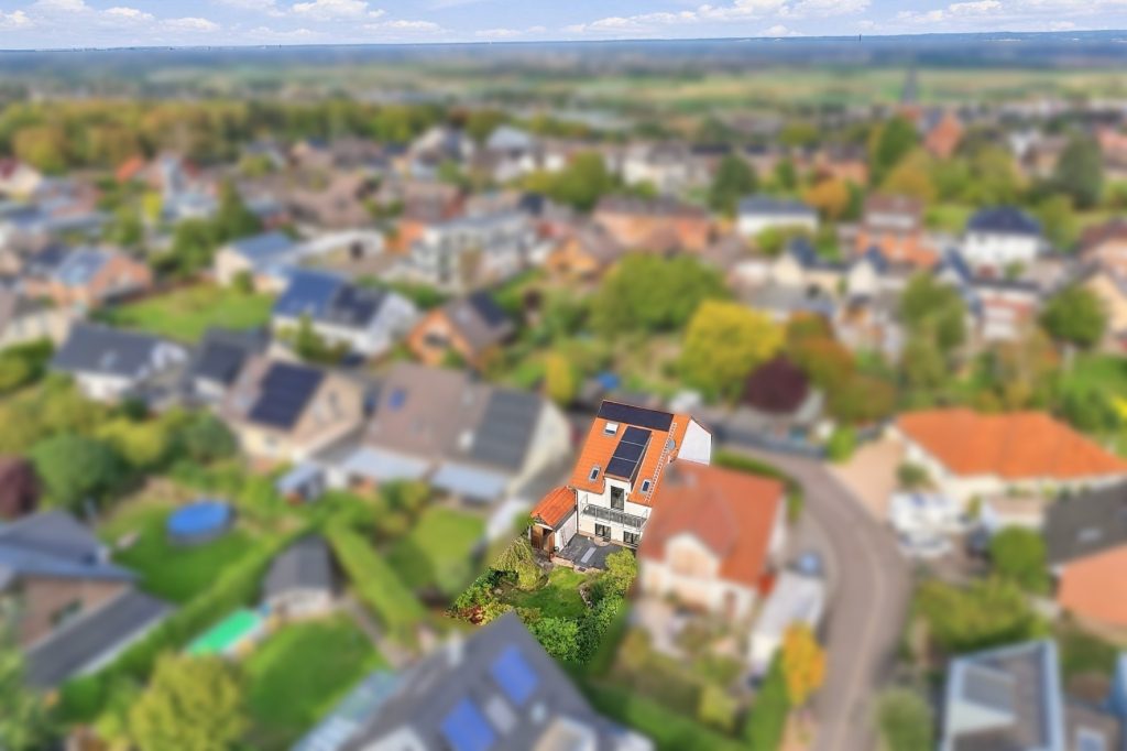 Gütelhöfer Immobilien - Immobilienangebot - Bornheim / Hemmerich - Alle - Für Familien oder Generationen! Modernisisertes Einfamilienhaus mit PV-Anlage auf Erbpachtgrund.