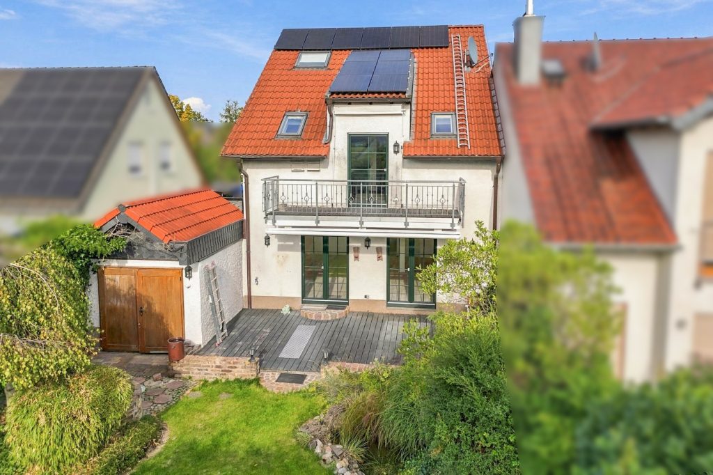 Gütelhöfer Immobilien - Immobilienangebot - Bornheim / Hemmerich - Alle - Für Familien oder Generationen! Modernisisertes Einfamilienhaus mit PV-Anlage auf Erbpachtgrund.