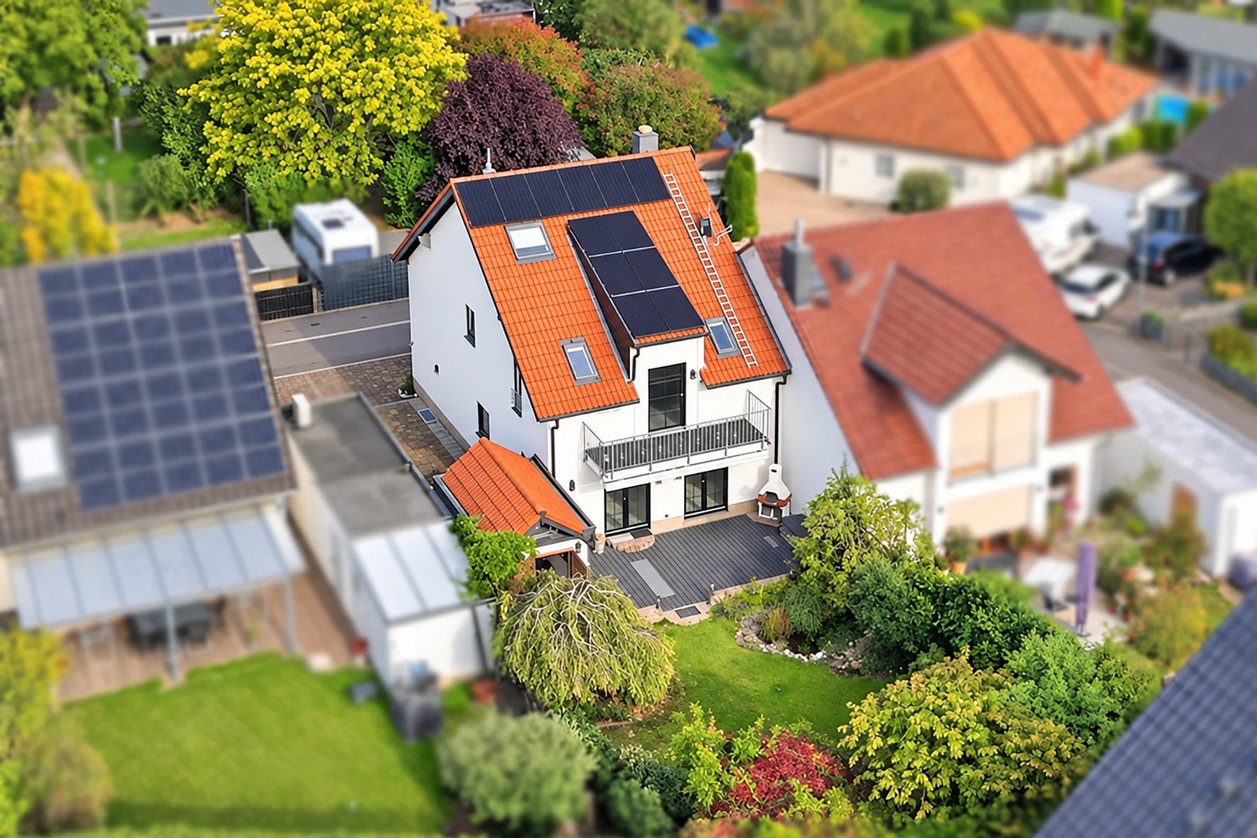 Gütelhöfer Immobilien - Immobilienangebot - Bornheim / Hemmerich - Alle - Für Familien oder Generationen! Modernisisertes Einfamilienhaus mit PV-Anlage auf Erbpachtgrund.