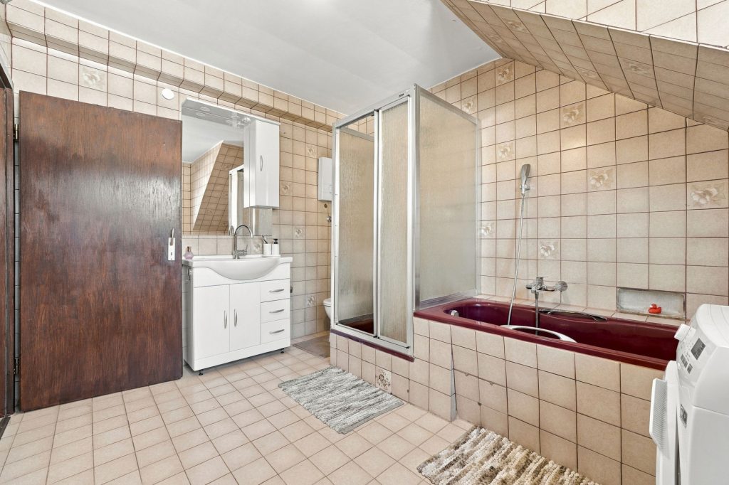 Gütelhöfer Immobilien - Immobilienangebot - Rheinbach - Alle - Big Business in Rheinbacher Top-Lage! Wohn- und Geschäftshaus mit bezugsfreiem Ladenlokal