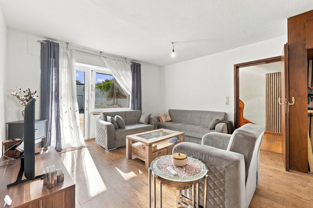 Gütelhöfer Immobilien - Immobilienangebot - Rheinbach - Alle - Big Business in Rheinbacher Top-Lage! Wohn- und Geschäftshaus mit bezugsfreiem Ladenlokal