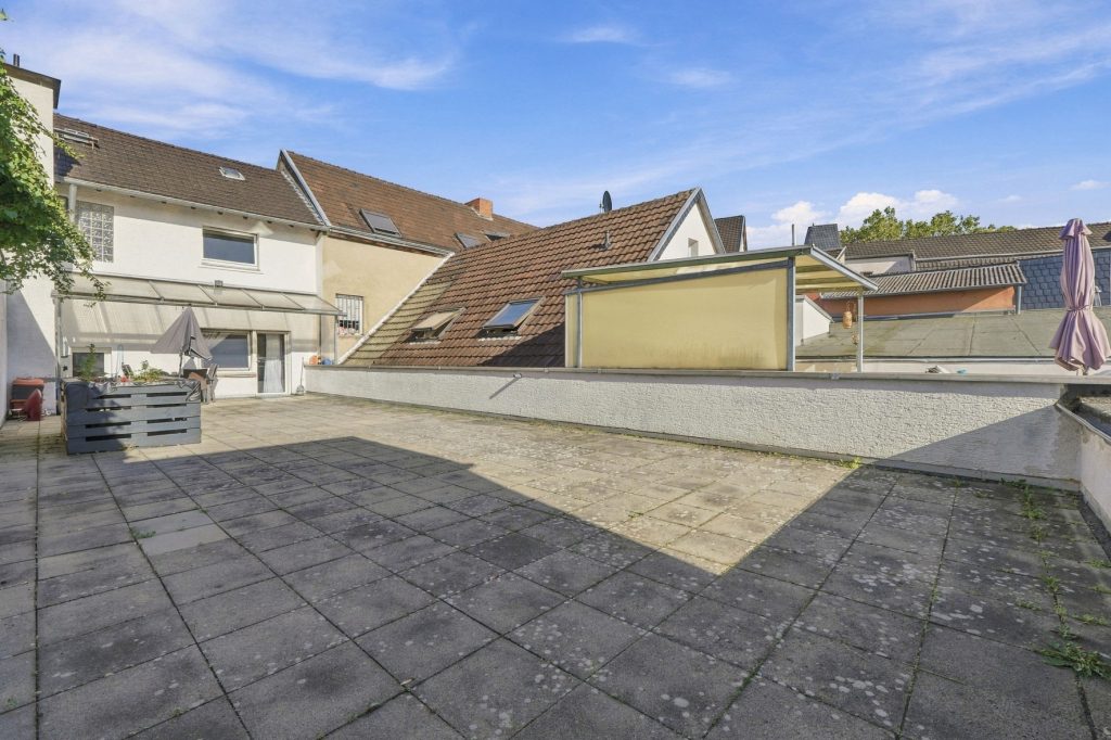 Gütelhöfer Immobilien - Immobilienangebot - Rheinbach - Alle - Big Business in Rheinbacher Top-Lage! Wohn- und Geschäftshaus mit bezugsfreiem Ladenlokal