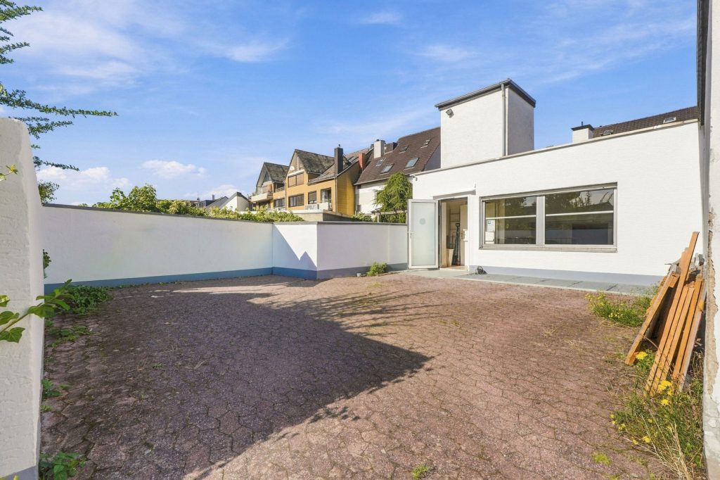 Gütelhöfer Immobilien - Immobilienangebot - Rheinbach - Alle - Big Business in Rheinbacher Top-Lage! Wohn- und Geschäftshaus mit bezugsfreiem Ladenlokal
