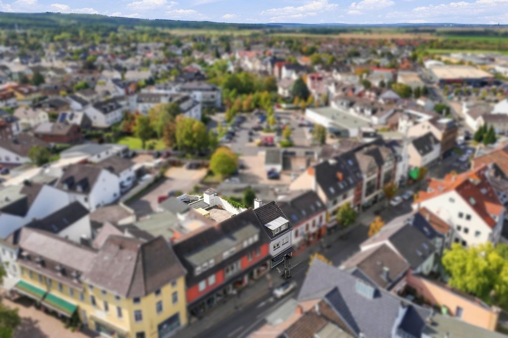 Gütelhöfer Immobilien - Immobilienangebot - Rheinbach - Alle - Big Business in Rheinbacher Top-Lage! Wohn- und Geschäftshaus mit bezugsfreiem Ladenlokal