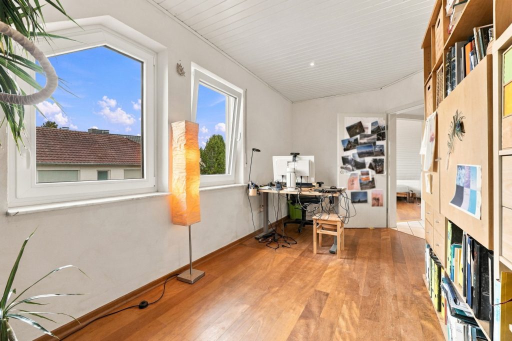 Gütelhöfer Immobilien - Immobilienangebot - Bornheim / Brenig - Alle - Charmante Doppelhaushälfte mit Einbauküche, Garten und Kaminofen in ruhiger Lage von Bornheim-Brenig