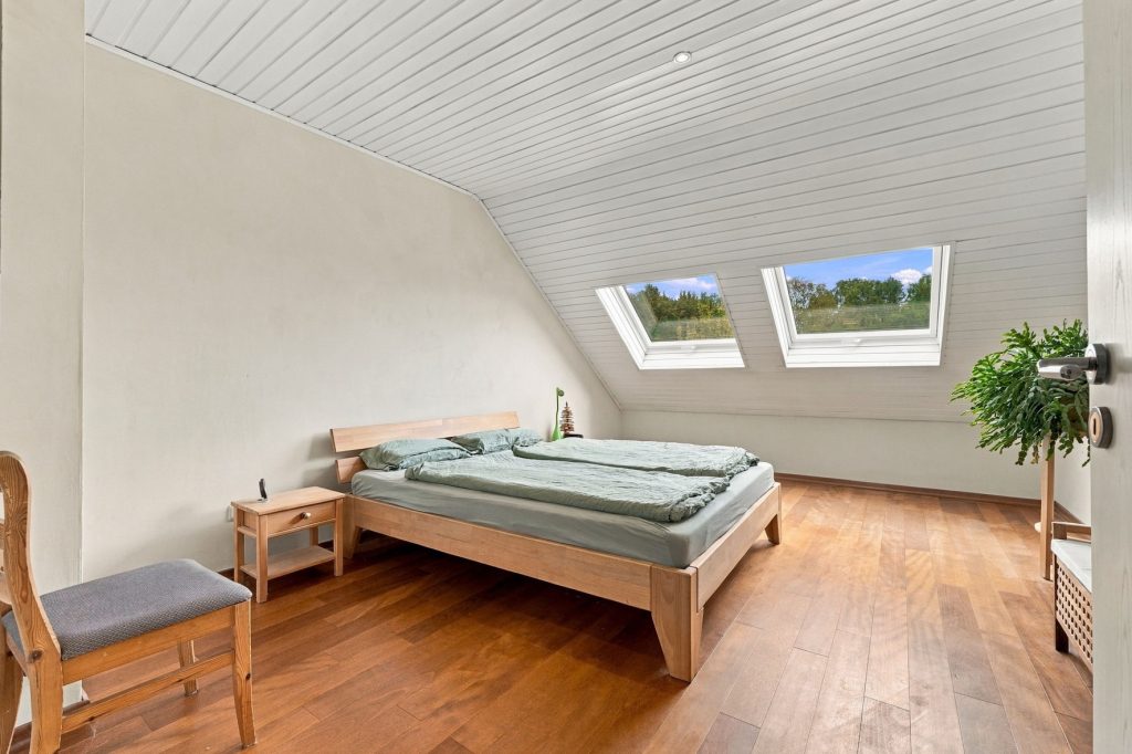 Gütelhöfer Immobilien - Immobilienangebot - Bornheim / Brenig - Alle - Charmante Doppelhaushälfte mit Einbauküche, Garten und Kaminofen in ruhiger Lage von Bornheim-Brenig