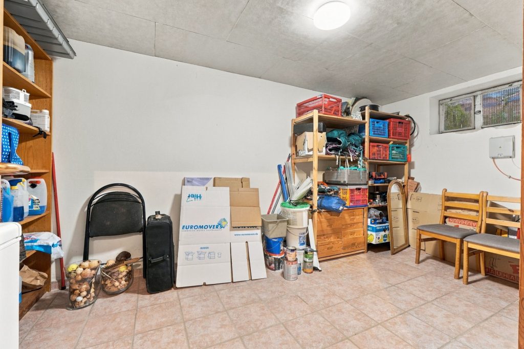 Gütelhöfer Immobilien - Immobilienangebot - Bornheim / Brenig - Alle - Charmante Doppelhaushälfte mit Einbauküche, Garten und Kaminofen in ruhiger Lage von Bornheim-Brenig