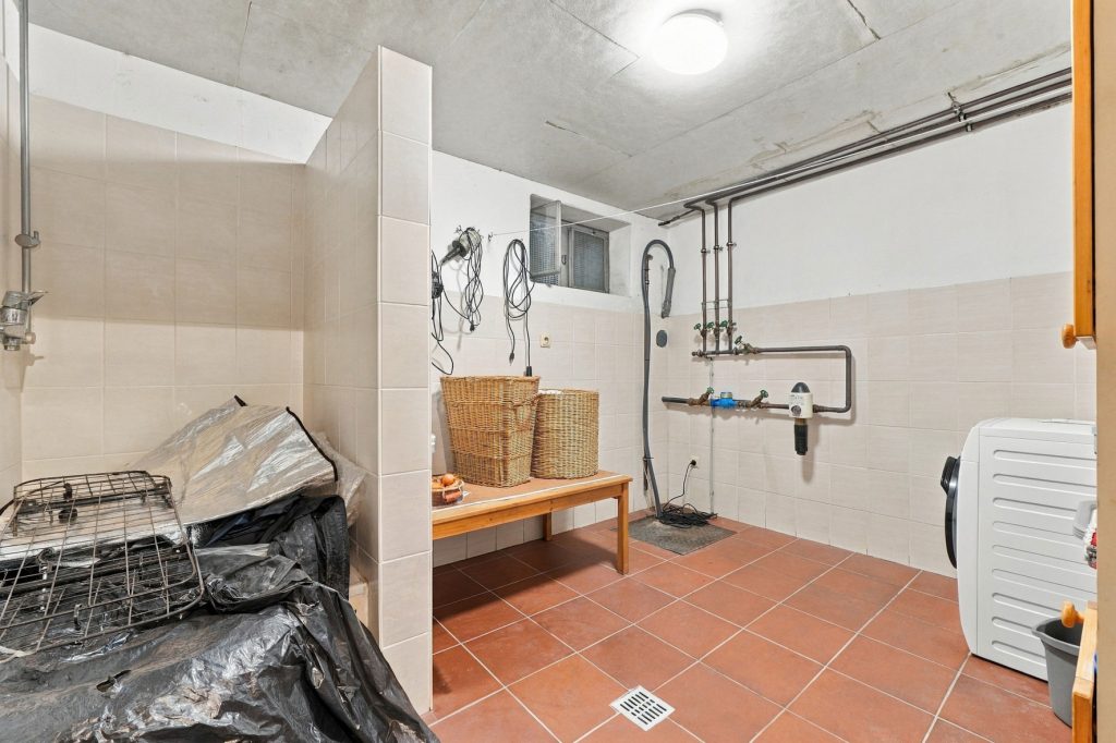 Gütelhöfer Immobilien - Immobilienangebot - Bornheim / Brenig - Alle - Charmante Doppelhaushälfte mit Einbauküche, Garten und Kaminofen in ruhiger Lage von Bornheim-Brenig