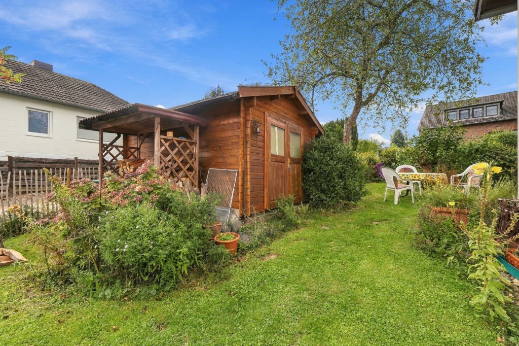 Gütelhöfer Immobilien - Immobilienangebot - Bornheim / Brenig - Alle - Charmante Doppelhaushälfte mit Einbauküche, Garten und Kaminofen in ruhiger Lage von Bornheim-Brenig