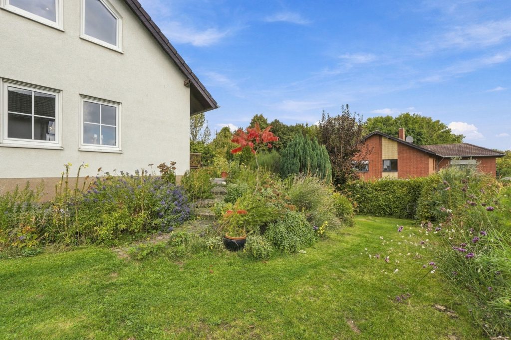 Gütelhöfer Immobilien - Immobilienangebot - Bornheim / Brenig - Alle - Charmante Doppelhaushälfte mit Einbauküche, Garten und Kaminofen in ruhiger Lage von Bornheim-Brenig