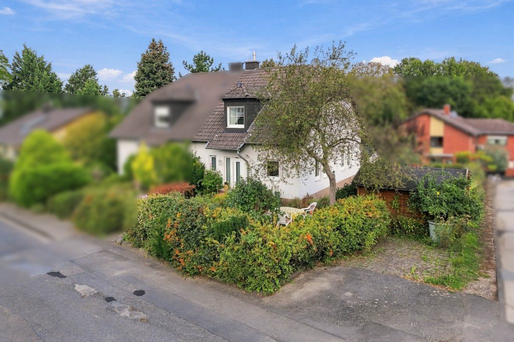 Gütelhöfer Immobilien - Immobilienangebot - Bornheim / Brenig - Alle - Charmante Doppelhaushälfte mit Einbauküche, Garten und Kaminofen in ruhiger Lage von Bornheim-Brenig