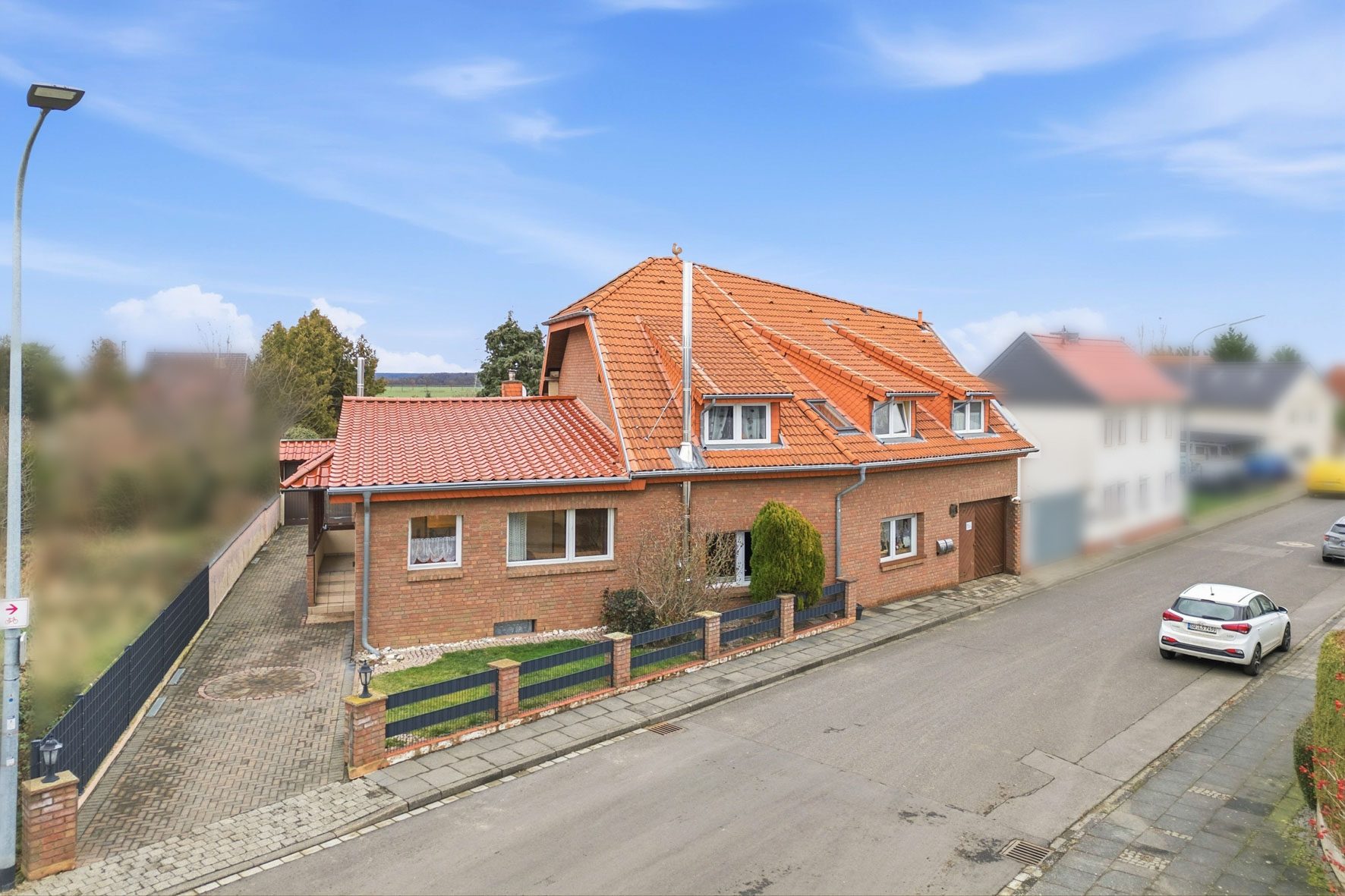 Gütelhöfer Immobilien - Immobilienangebot - Swisttal / Odendorf - Alle - Gebäudeensemble für Generationen auf 2.383 m² Grund mit 3 Wohneinheiten und Wintergarten in Odendorf