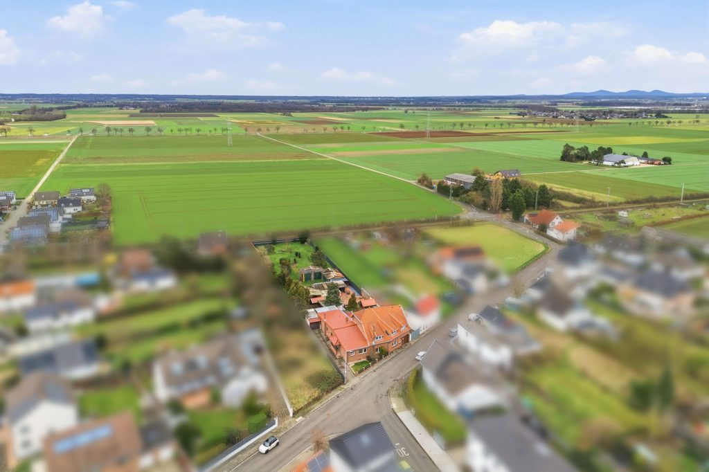 Gütelhöfer Immobilien - Immobilienangebot - Swisttal / Odendorf - Alle - Gebäudeensemble für Generationen auf 2.383 m² Grund mit 3 Wohneinheiten und Wintergarten in Odendorf