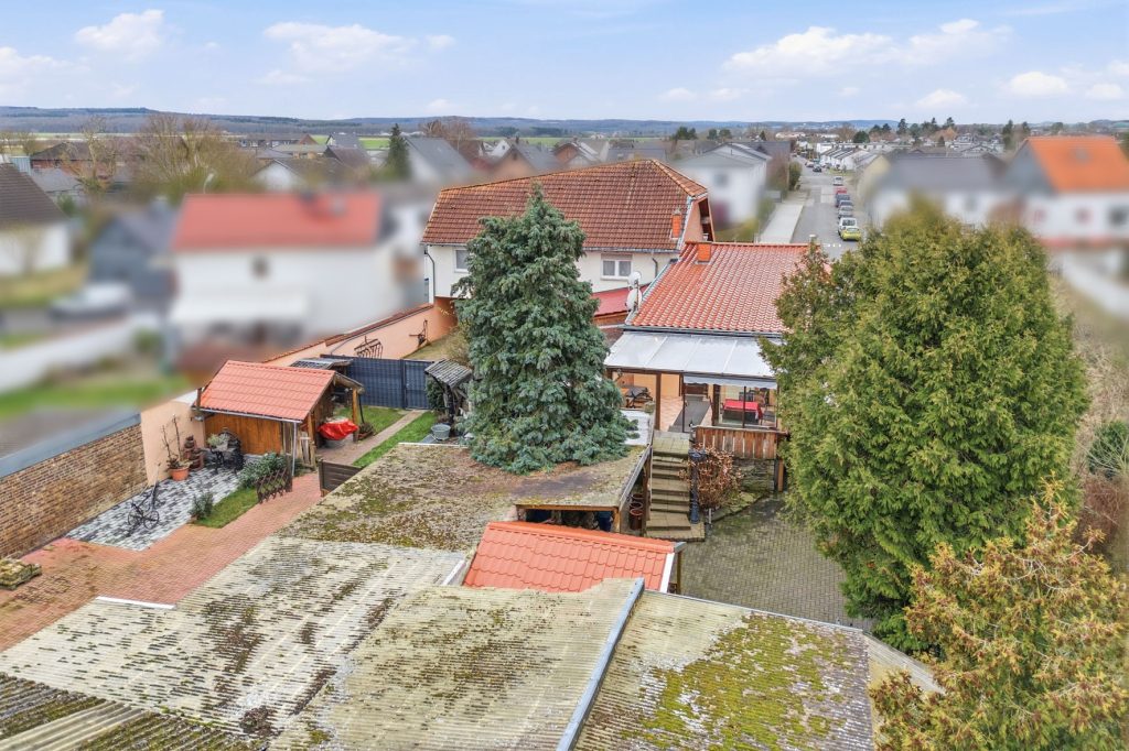 Gütelhöfer Immobilien - Immobilienangebot - Swisttal / Odendorf - Alle - Gebäudeensemble für Generationen auf 2.383 m² Grund mit 3 Wohneinheiten und Wintergarten in Odendorf