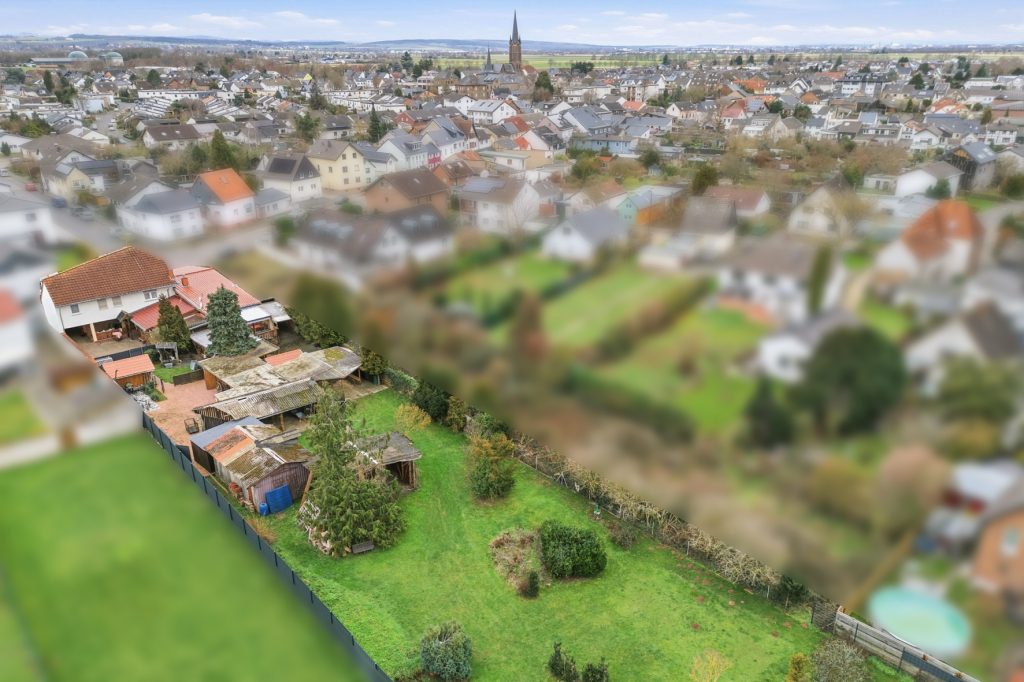 Gütelhöfer Immobilien - Immobilienangebot - Swisttal / Odendorf - Alle - Gebäudeensemble für Generationen auf 2.383 m² Grund mit 3 Wohneinheiten und Wintergarten in Odendorf