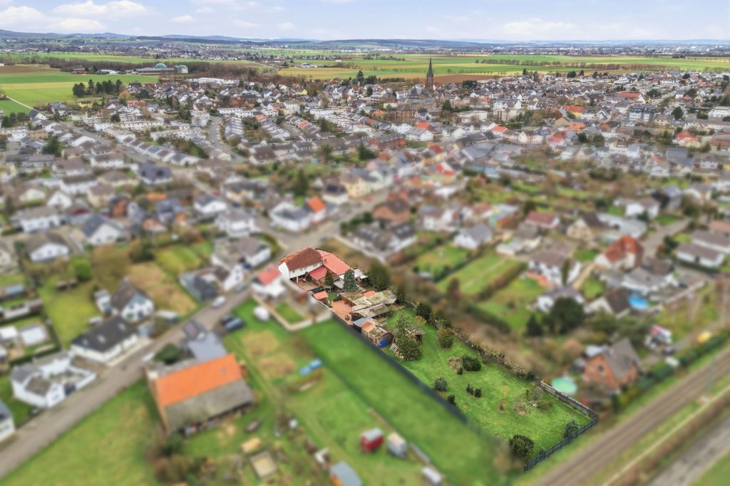 Gütelhöfer Immobilien - Immobilienangebot - Swisttal / Odendorf - Alle - Gebäudeensemble für Generationen auf 2.383 m² Grund mit 3 Wohneinheiten und Wintergarten in Odendorf