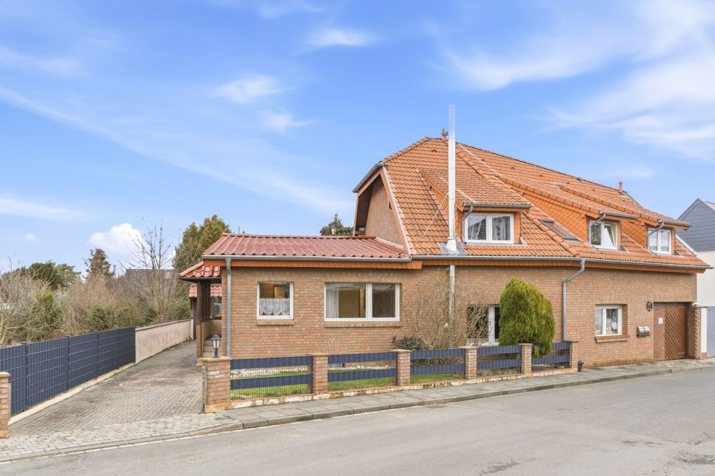 Gütelhöfer Immobilien - Immobilienangebot - Swisttal / Odendorf - Alle - Gebäudeensemble für Generationen auf 2.383 m² Grund mit 3 Wohneinheiten und Wintergarten in Odendorf