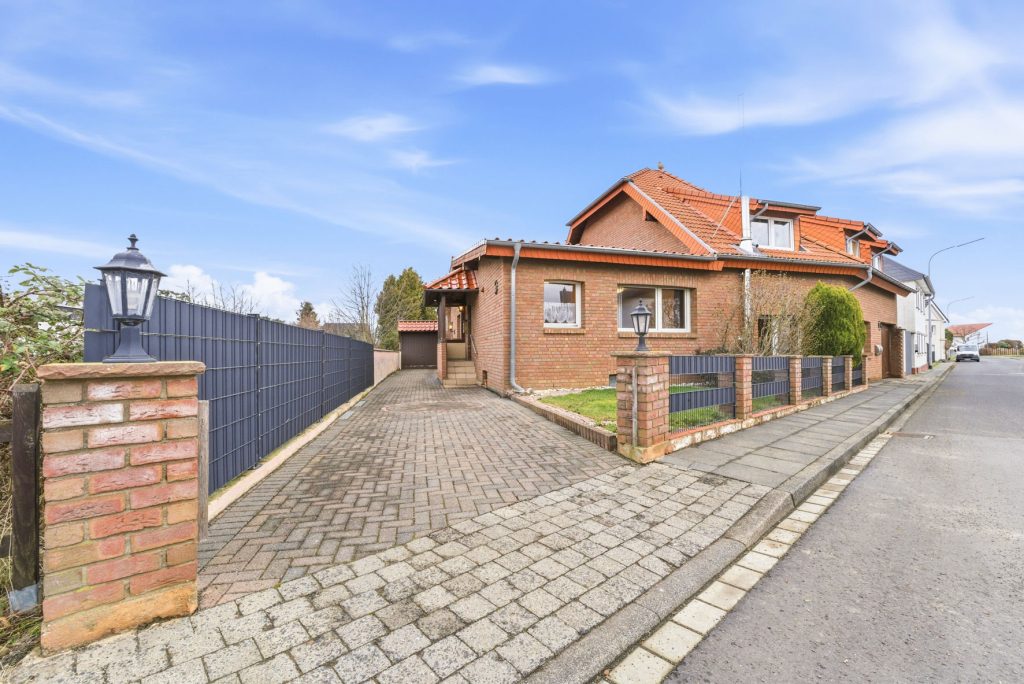 Gütelhöfer Immobilien - Immobilienangebot - Swisttal / Odendorf - Alle - Gebäudeensemble für Generationen auf 2.383 m² Grund mit 3 Wohneinheiten und Wintergarten in Odendorf