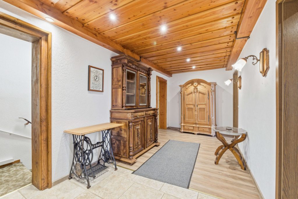 Gütelhöfer Immobilien - Immobilienangebot - Swisttal / Odendorf - Alle - Gebäudeensemble für Generationen auf 2.383 m² Grund mit 3 Wohneinheiten und Wintergarten in Odendorf