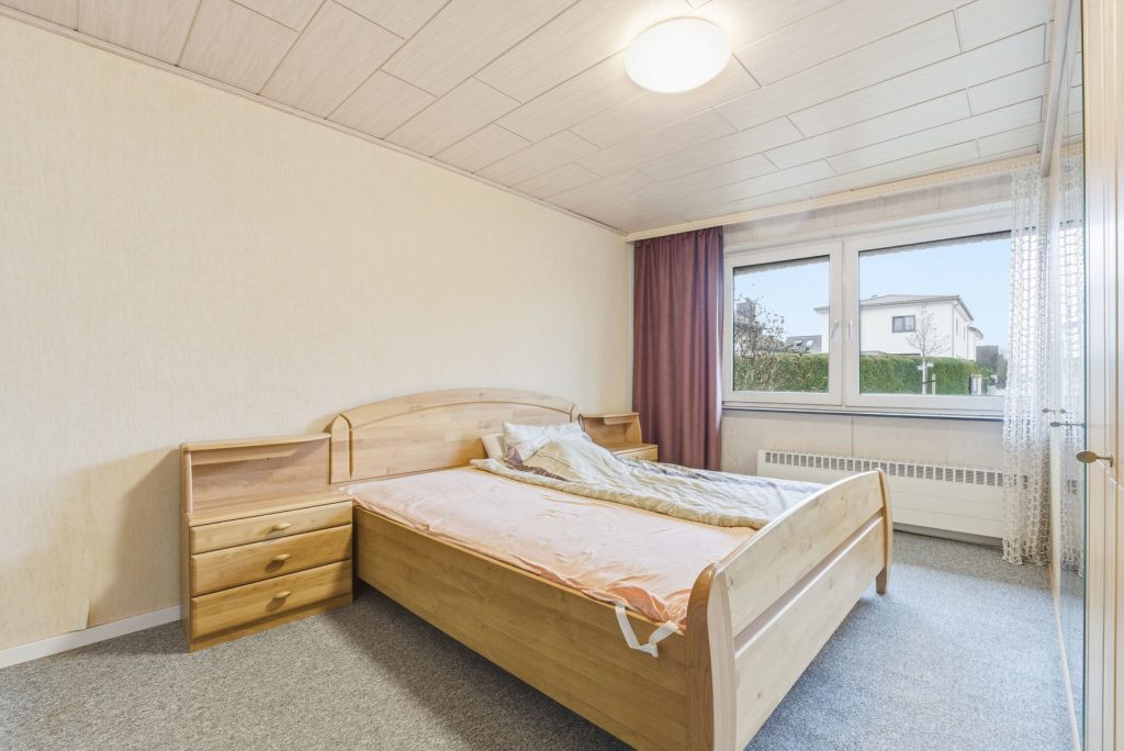 Gütelhöfer Immobilien - Immobilienangebot - Swisttal / Odendorf - Alle - Gebäudeensemble für Generationen auf 2.383 m² Grund mit 3 Wohneinheiten und Wintergarten in Odendorf