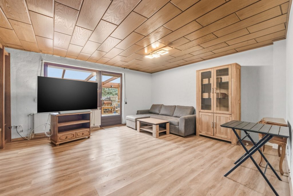 Gütelhöfer Immobilien - Immobilienangebot - Swisttal / Odendorf - Alle - Gebäudeensemble für Generationen auf 2.383 m² Grund mit 3 Wohneinheiten und Wintergarten in Odendorf