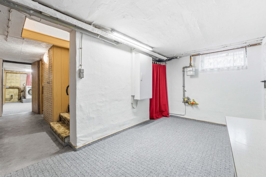 Gütelhöfer Immobilien - Immobilienangebot - Swisttal / Odendorf - Alle - Gebäudeensemble für Generationen auf 2.383 m² Grund mit 3 Wohneinheiten und Wintergarten in Odendorf