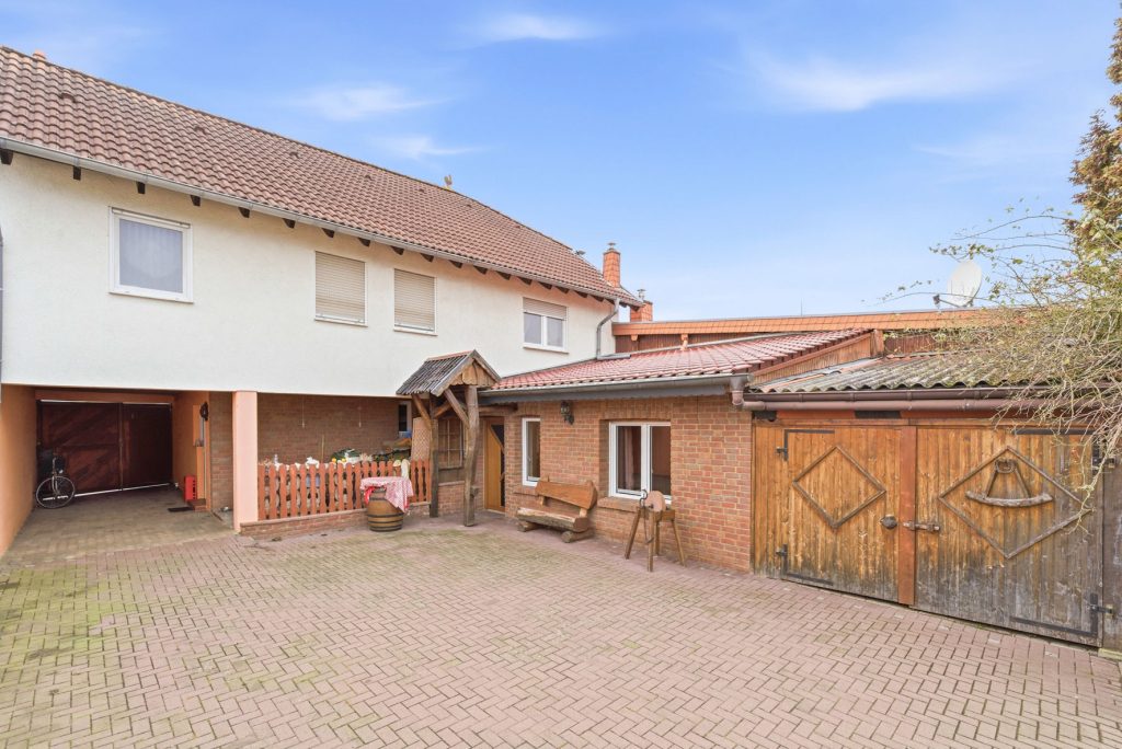 Gütelhöfer Immobilien - Immobilienangebot - Swisttal / Odendorf - Alle - Gebäudeensemble für Generationen auf 2.383 m² Grund mit 3 Wohneinheiten und Wintergarten in Odendorf