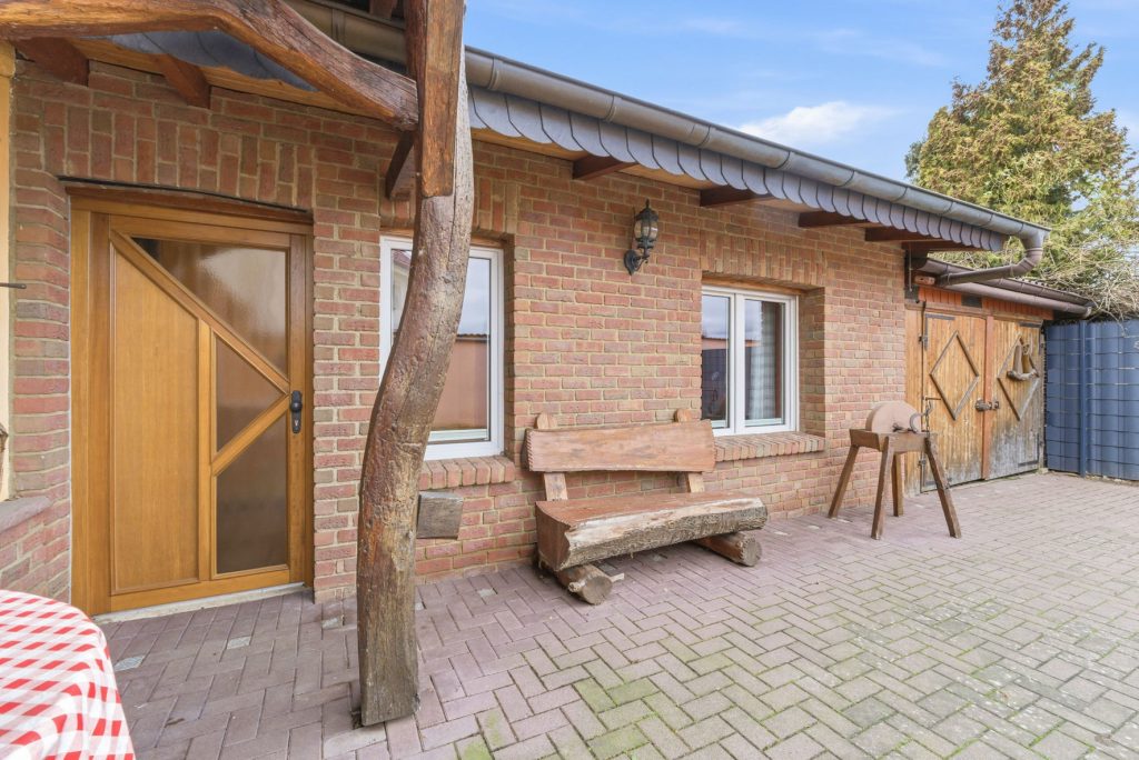Gütelhöfer Immobilien - Immobilienangebot - Swisttal / Odendorf - Alle - Gebäudeensemble für Generationen auf 2.383 m² Grund mit 3 Wohneinheiten und Wintergarten in Odendorf