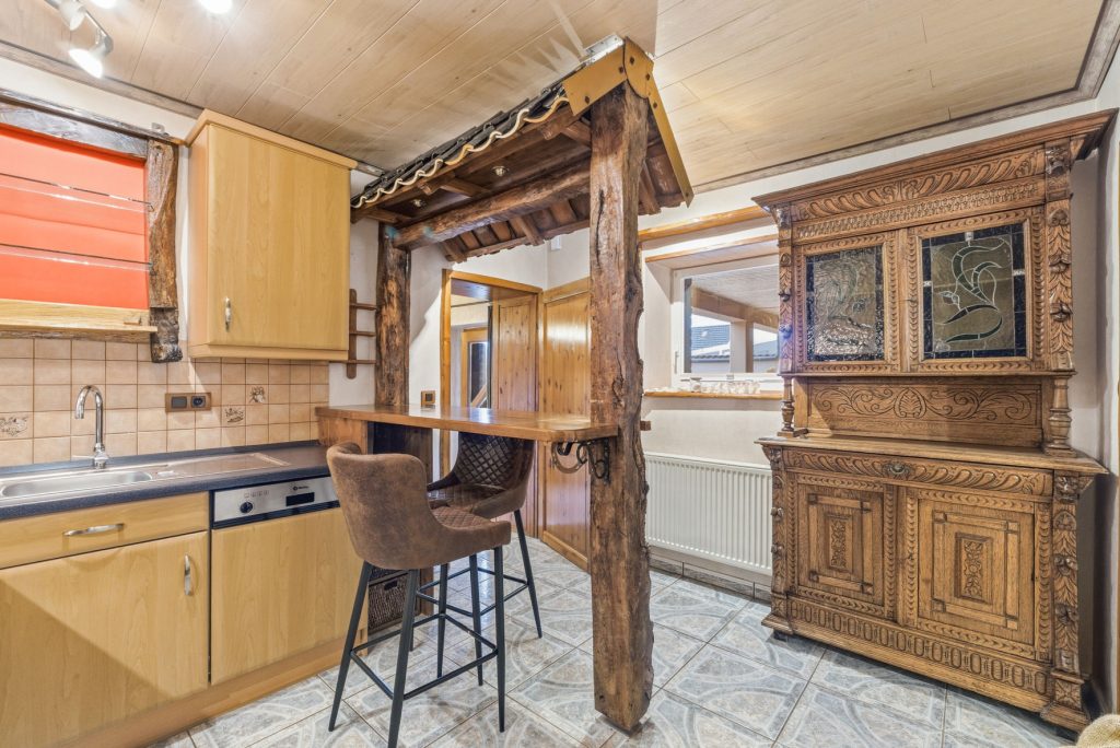 Gütelhöfer Immobilien - Immobilienangebot - Swisttal / Odendorf - Alle - Gebäudeensemble für Generationen auf 2.383 m² Grund mit 3 Wohneinheiten und Wintergarten in Odendorf