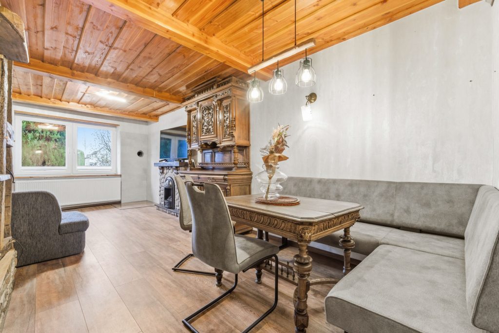 Gütelhöfer Immobilien - Immobilienangebot - Swisttal / Odendorf - Alle - Gebäudeensemble für Generationen auf 2.383 m² Grund mit 3 Wohneinheiten und Wintergarten in Odendorf