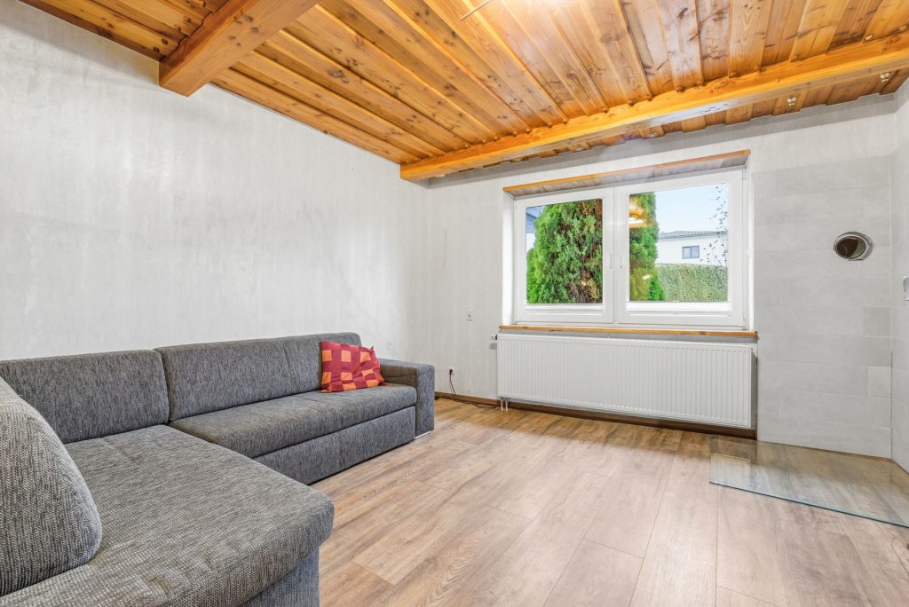 Gütelhöfer Immobilien - Immobilienangebot - Swisttal / Odendorf - Alle - Gebäudeensemble für Generationen auf 2.383 m² Grund mit 3 Wohneinheiten und Wintergarten in Odendorf