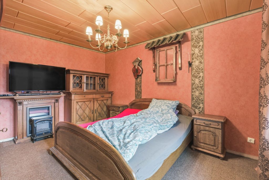 Gütelhöfer Immobilien - Immobilienangebot - Swisttal / Odendorf - Alle - Gebäudeensemble für Generationen auf 2.383 m² Grund mit 3 Wohneinheiten und Wintergarten in Odendorf