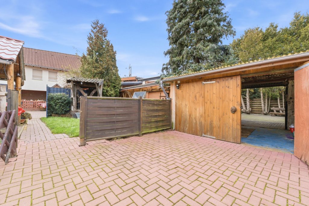 Gütelhöfer Immobilien - Immobilienangebot - Swisttal / Odendorf - Alle - Gebäudeensemble für Generationen auf 2.383 m² Grund mit 3 Wohneinheiten und Wintergarten in Odendorf
