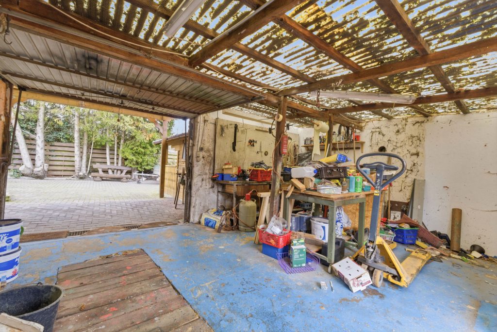 Gütelhöfer Immobilien - Immobilienangebot - Swisttal / Odendorf - Alle - Gebäudeensemble für Generationen auf 2.383 m² Grund mit 3 Wohneinheiten und Wintergarten in Odendorf
